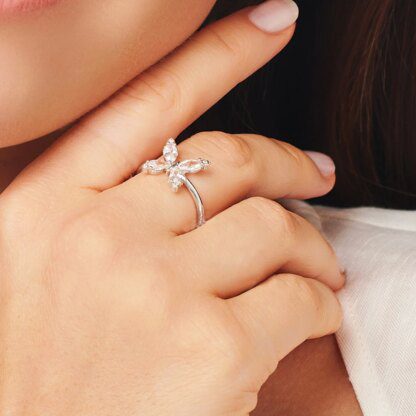 Exquisite 925 Sterling Silver Butterfly Ring with Shimmering White Stone - Image 2