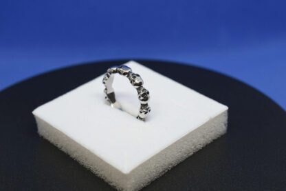 Vintage Sterling Silver Skull Band Ring: Rebellious Street Jewelry - Image 7