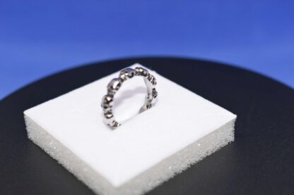 Vintage Sterling Silver Skull Band Ring: Rebellious Street Jewelry - Image 8