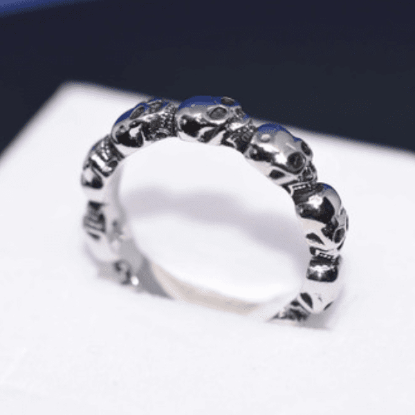 Vintage Sterling Silver Skull Band Ring: Rebellious Street Jewelry