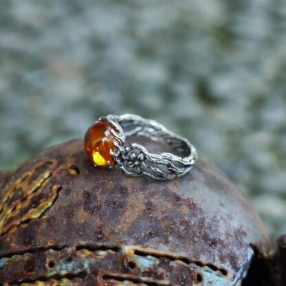 Enchanted Amber Dragon Stone Ring with Intricate Floral Engraving - Image 3