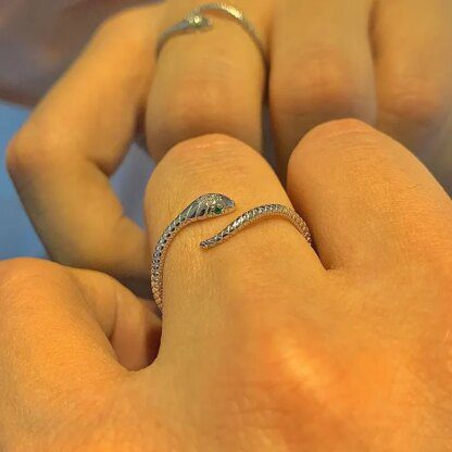 Enticing Emerald-Eyed Serpent: 925 Sterling Silver Snake Ring - Image 3