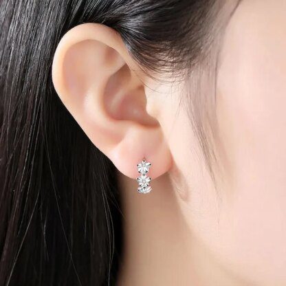 Sparkling Elegance: 925 Sterling Silver Crystal Zircon Flower Stud Earrings - Image 5
