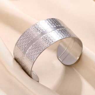 Exquisite Silver Texture Wide Cuff Bracelet: Elevate Your Style