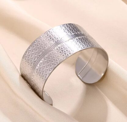 Exquisite Silver Texture Wide Cuff Bracelet: Elevate Your Style