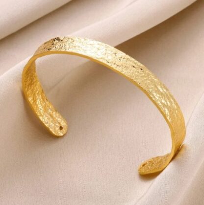 Exquisite Hammered Gold Cuff Bracelet: Timeless Elegance