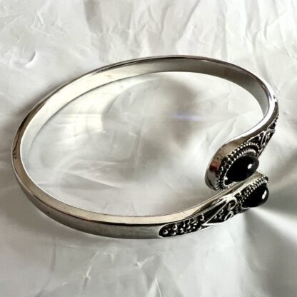 Exquisite Silver Inlaid Black Gem Adjustable Bracelet for Women - Image 3