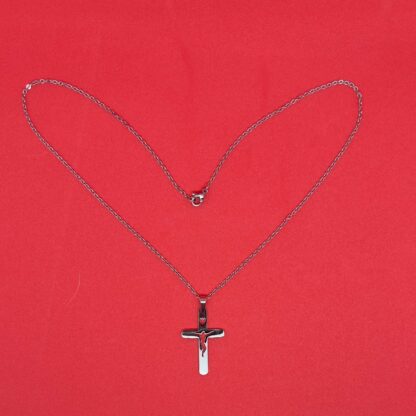 Elegant Silver Plated Cross Pendant Necklace with Tracked Delivery – Timeless Style - Image 3