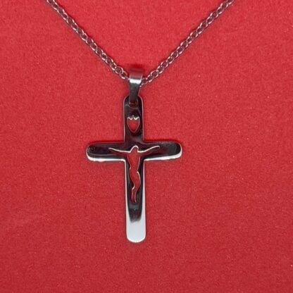 Elegant Silver Plated Cross Pendant Necklace with Tracked Delivery – Timeless Style