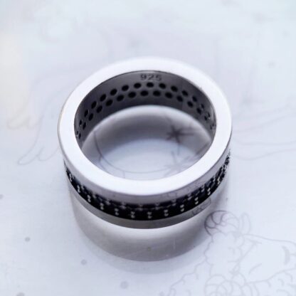 Exquisite Silver Band Adorned with Shimmering Black Stones - Image 2